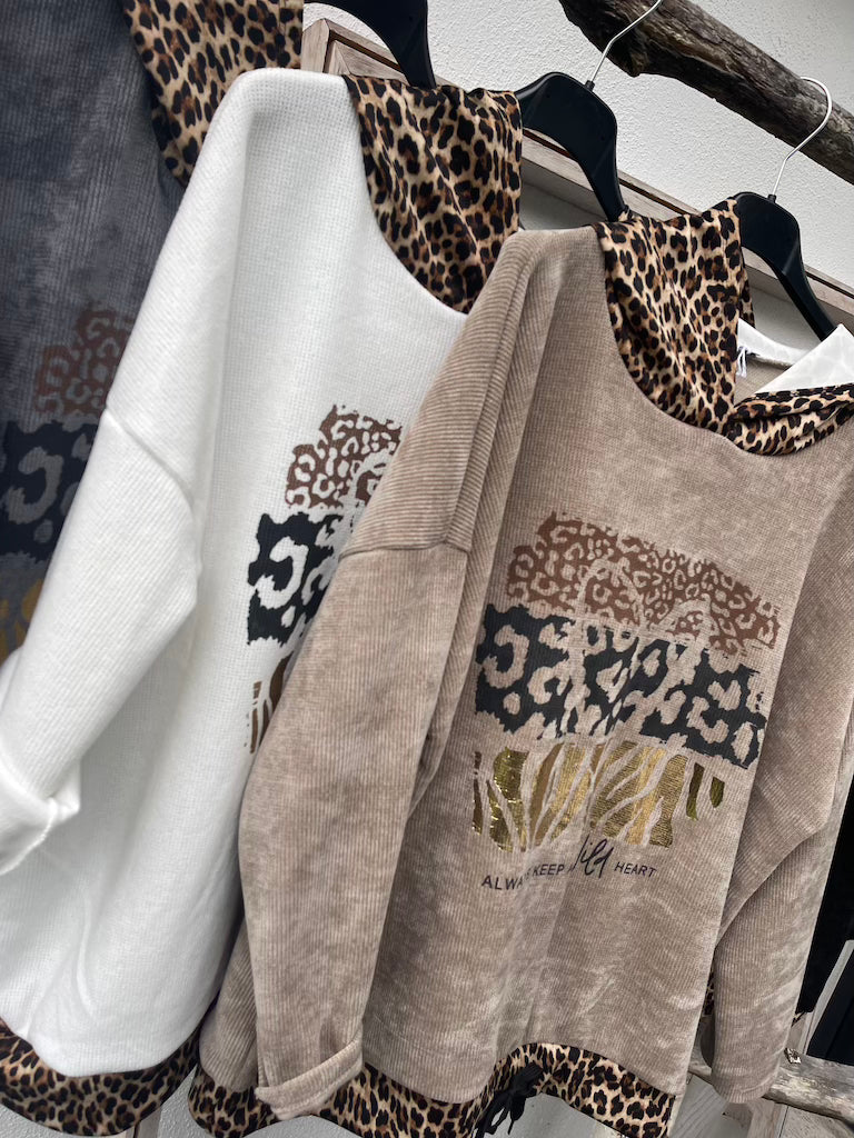 Kordpullover mit Leokapuze & Gold-Druck