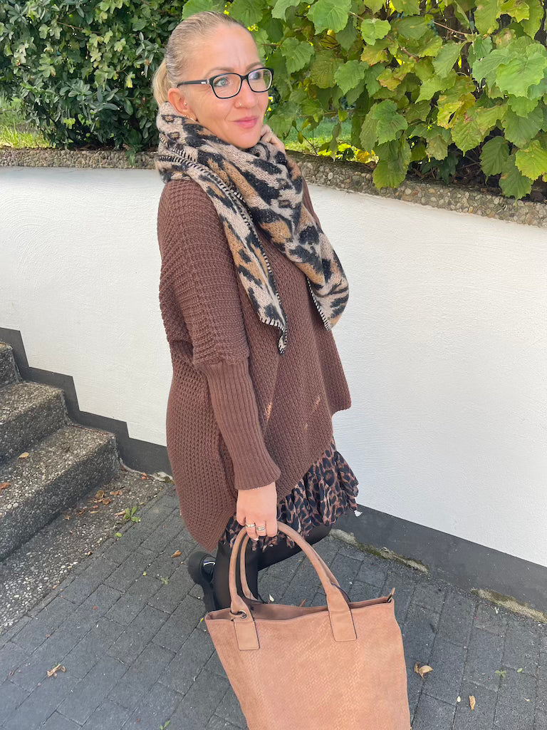 Grobstrickpullover mit engen Ärmeln
