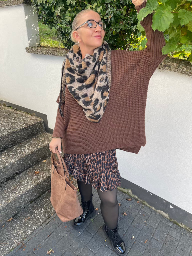 Grobstrickpullover mit engen Ärmeln