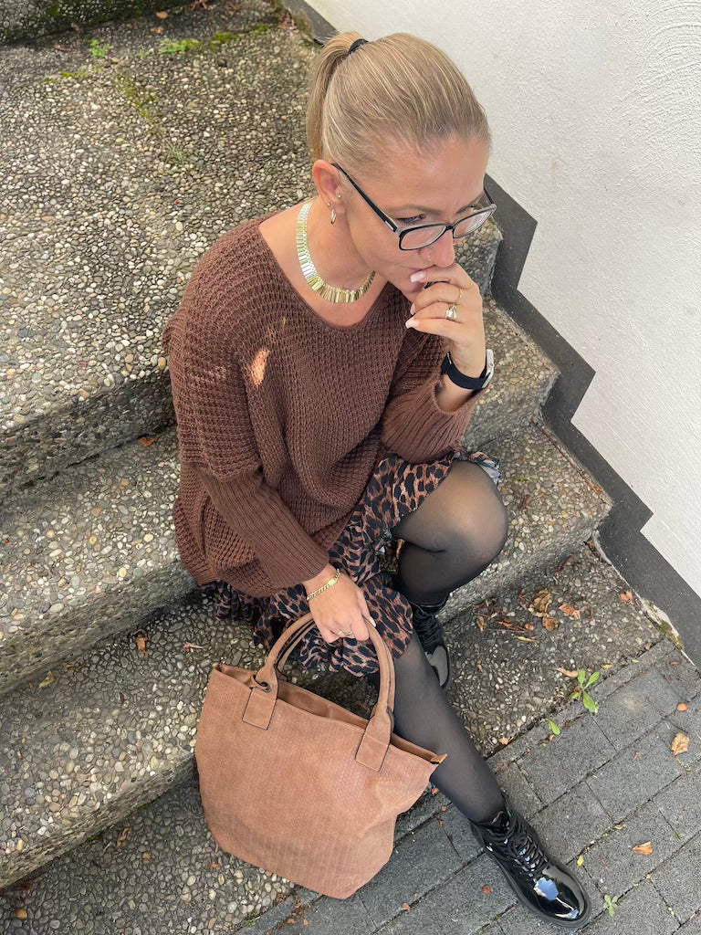 Grobstrickpullover mit engen Ärmeln