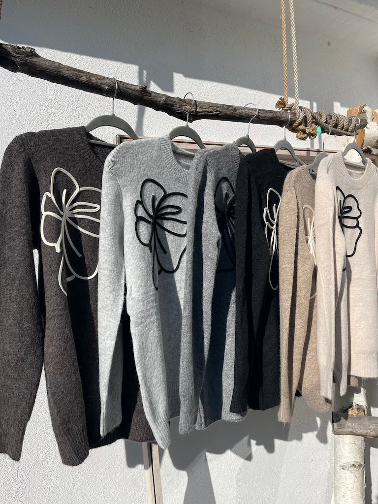Edler Wollpullover mit Blumen Gr. XS-L