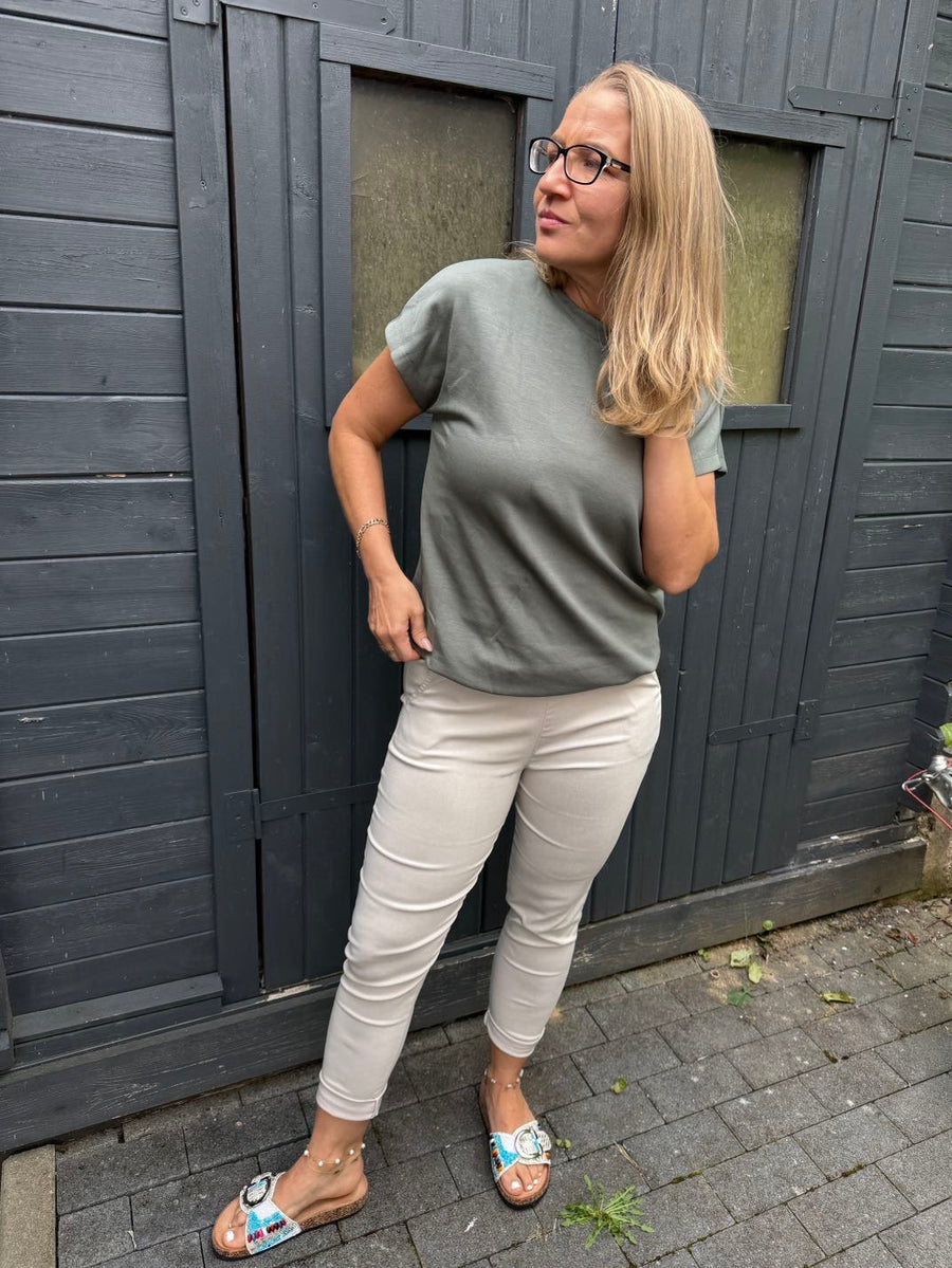 Banu Shirt mit Detail am Saum in Khaki