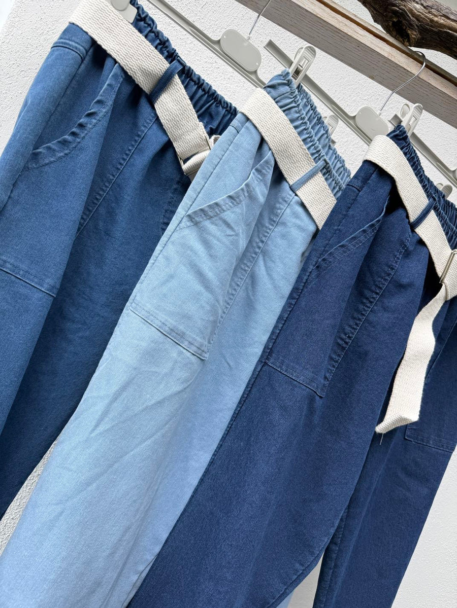 Joggpants im Jeansstil mit Gürtel