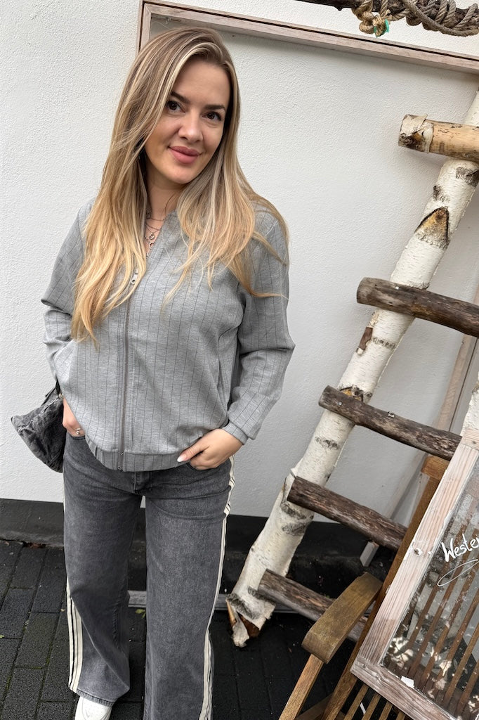 T195 Jeans - Dad Fit - mit Streifen und weitem Bein in grau