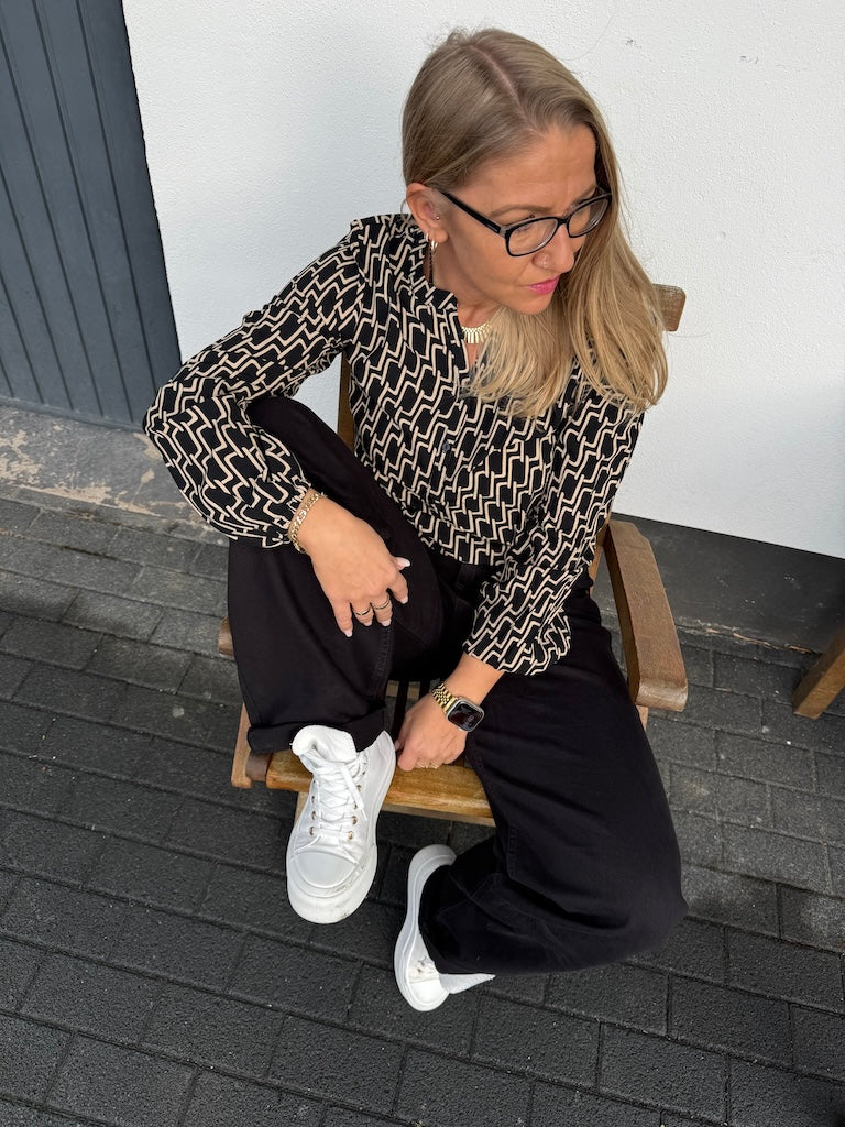 Edle Bluse mit V-Ausschnitt & geometrischem Print