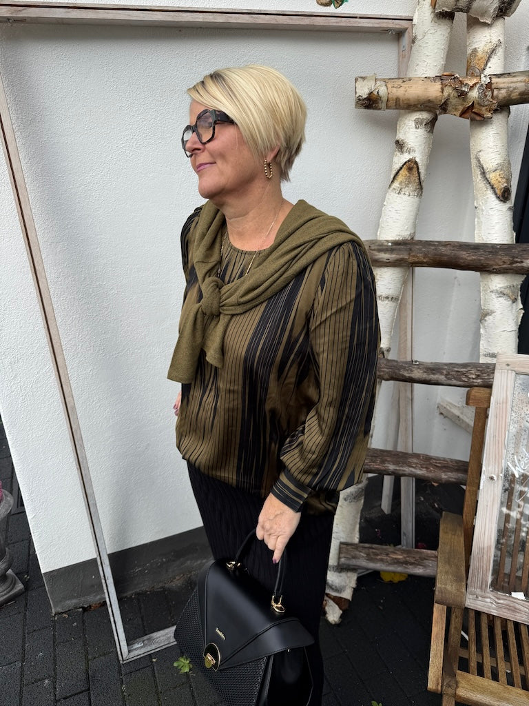 Festliches Blusenshirt mit abstraktem Druck in Olive