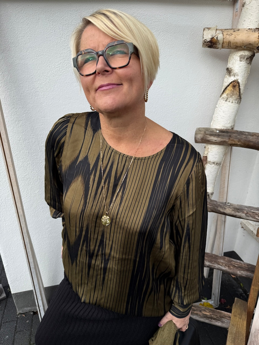 Festliches Blusenshirt mit abstraktem Druck in Olive