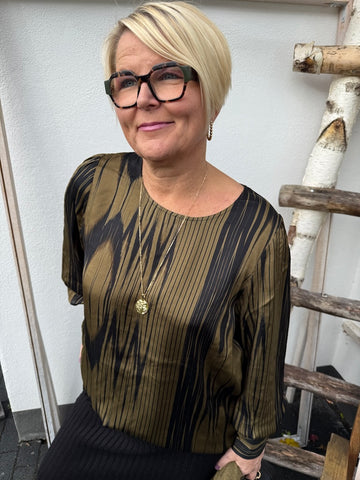 Festliches Blusenshirt mit abstraktem Druck in Olive