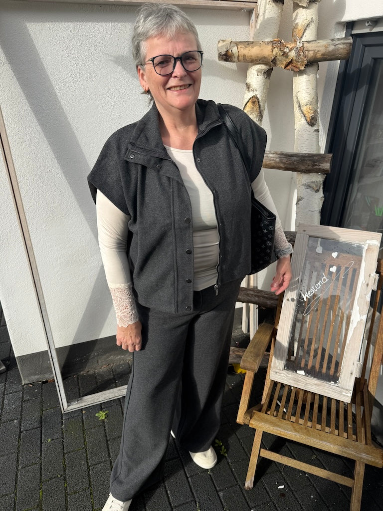Weste in grau mit Stehkragen