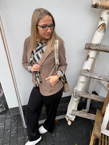 Schicke Anzugshose mit weitem Bein in schwarz