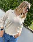 Halbtransparenter Pullover mit Kragen