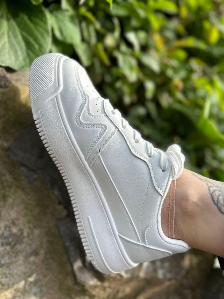 Basic Sneaker mit Plateausohle