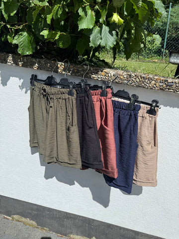 Leichte Viskoseshorts mit Gummibund
