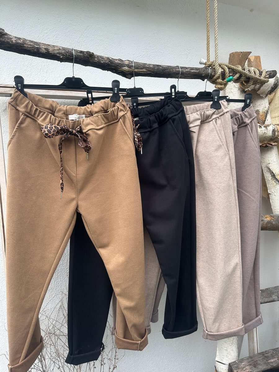 Warme Joggpants mit Leogürtel