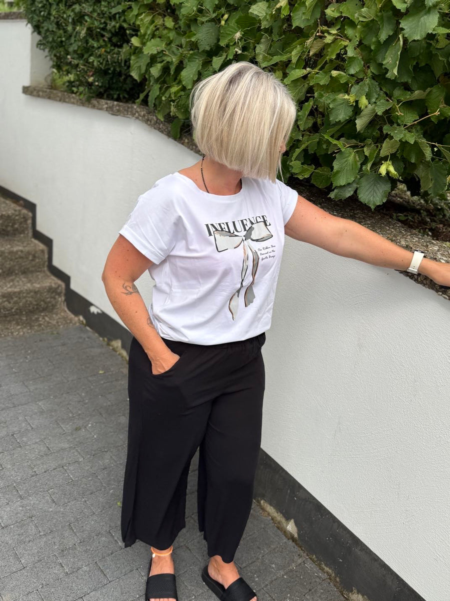 Shirt Basic mit Schleifenprint in weiß