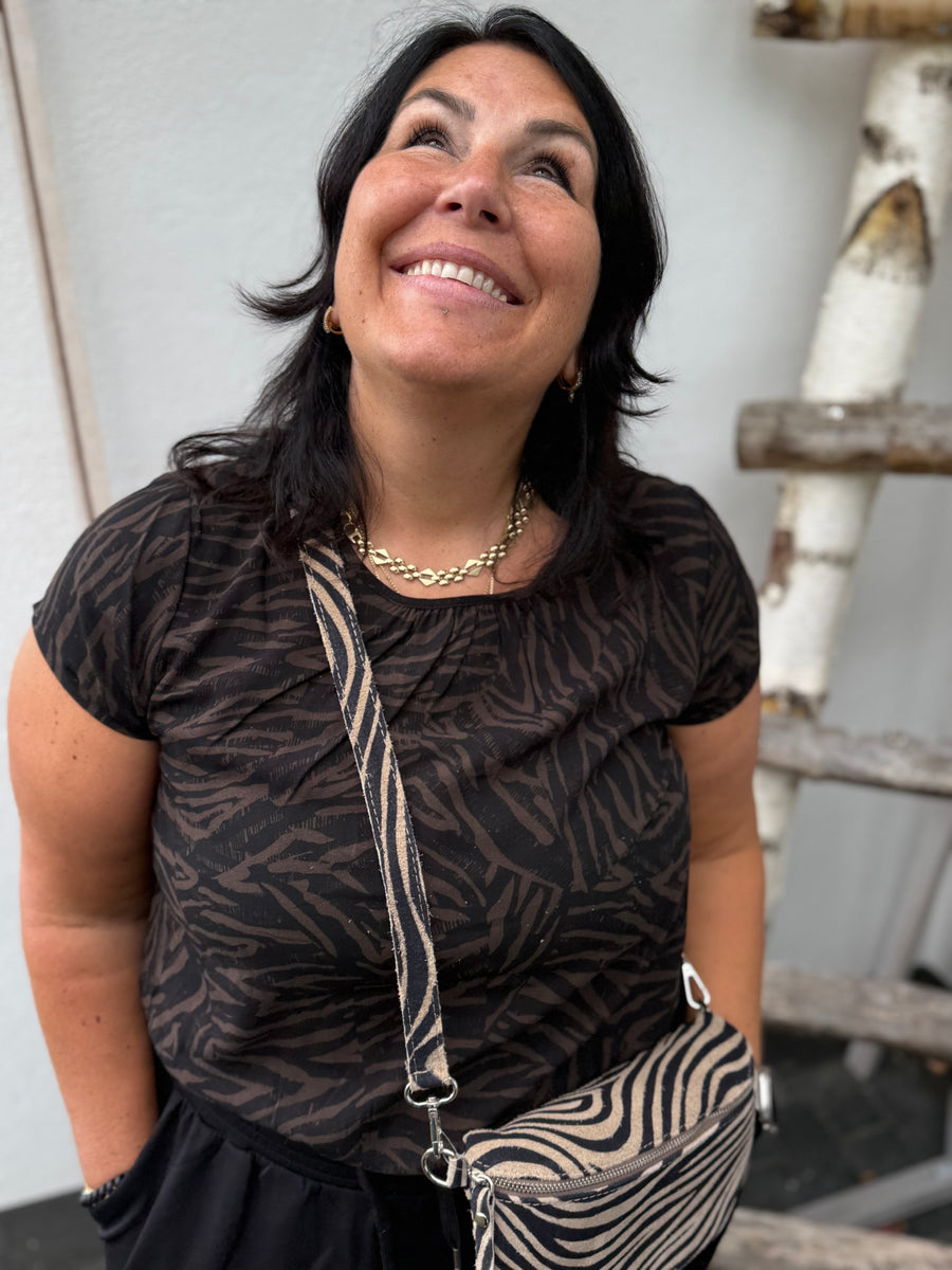 Blusenshirt mit dunklem Zebraprint