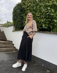 Banu Midirock in Schwarz