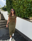 Basic Shirt mit V-Auschnitt in Olive