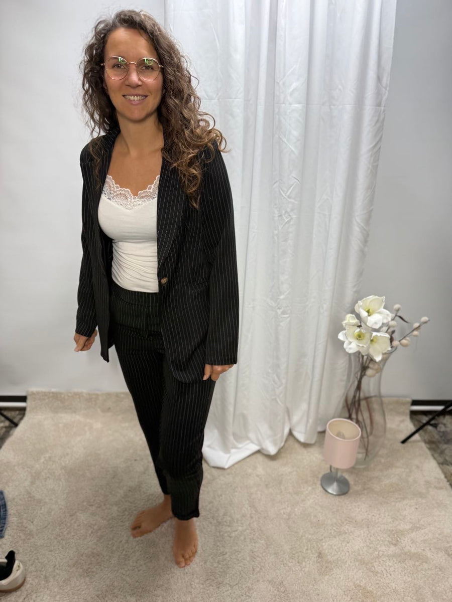 Nadelstreifenblazer in Schwarz