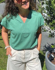 Baumwoll Shirt mit V-Ausschnitt in Salbei