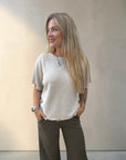 Leichter Pullover mit Spitzeneinsatz