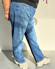 Barrel Jeans mit Nähten in Mittelblau