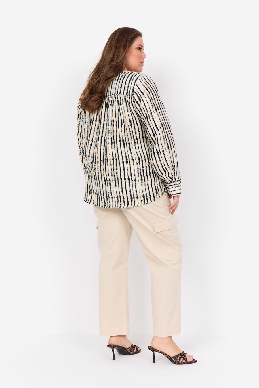 Plus Size Bluse mit abstraktem Print und V-Ausschnitt