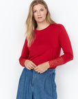 Langarmshirt mit Spitzendetails in Rot